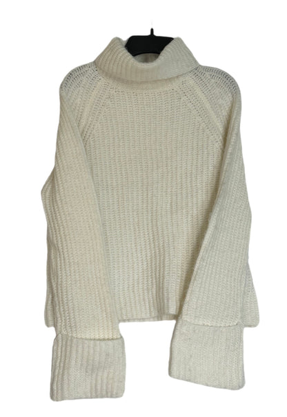 ULTRA FLIRT Ribbed Turtleneck Sweater