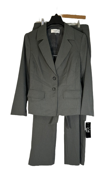 LE SUIT Women’s Pin Striped 2-Piece Suit